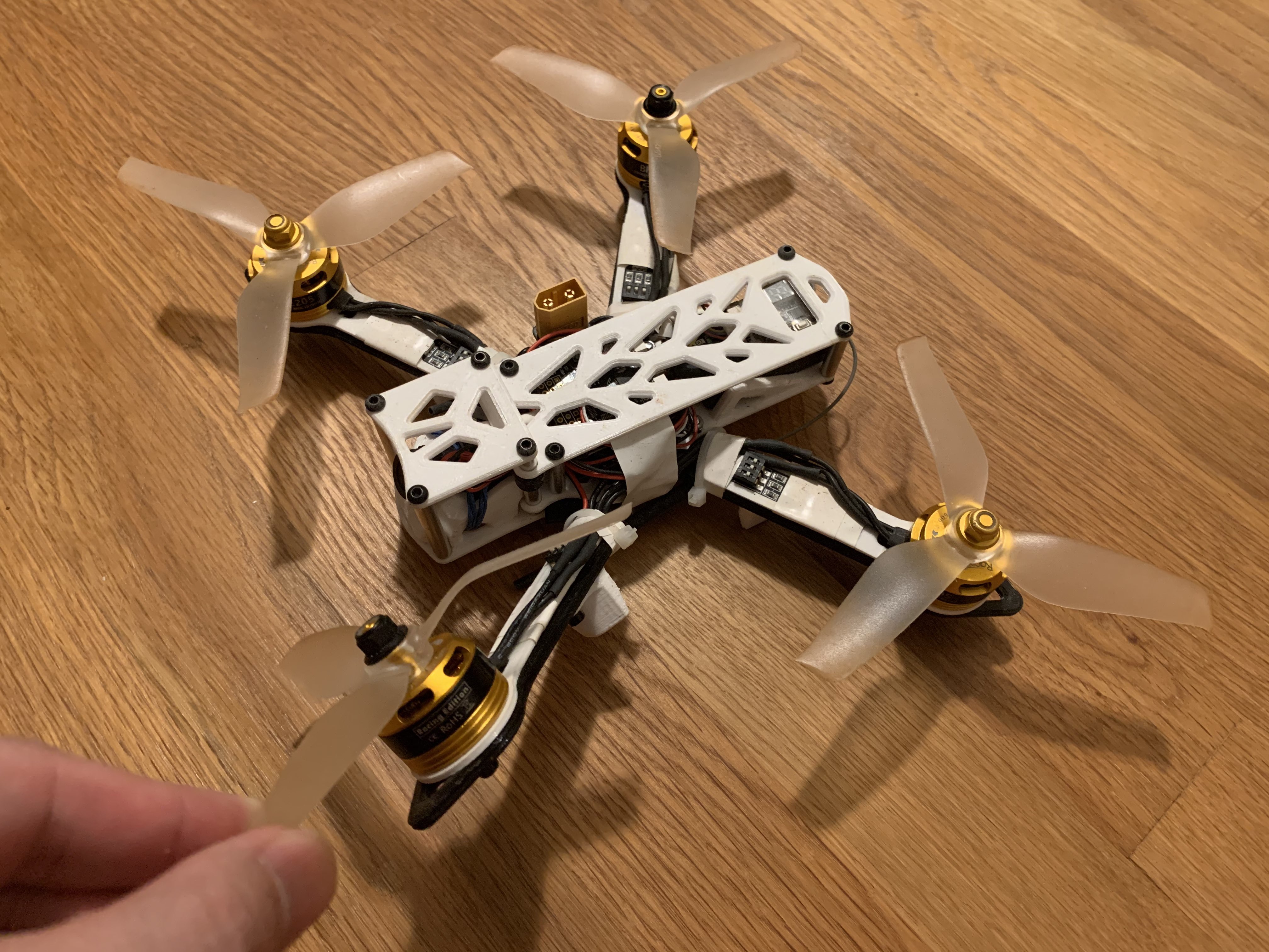 quadcopter broken arm image